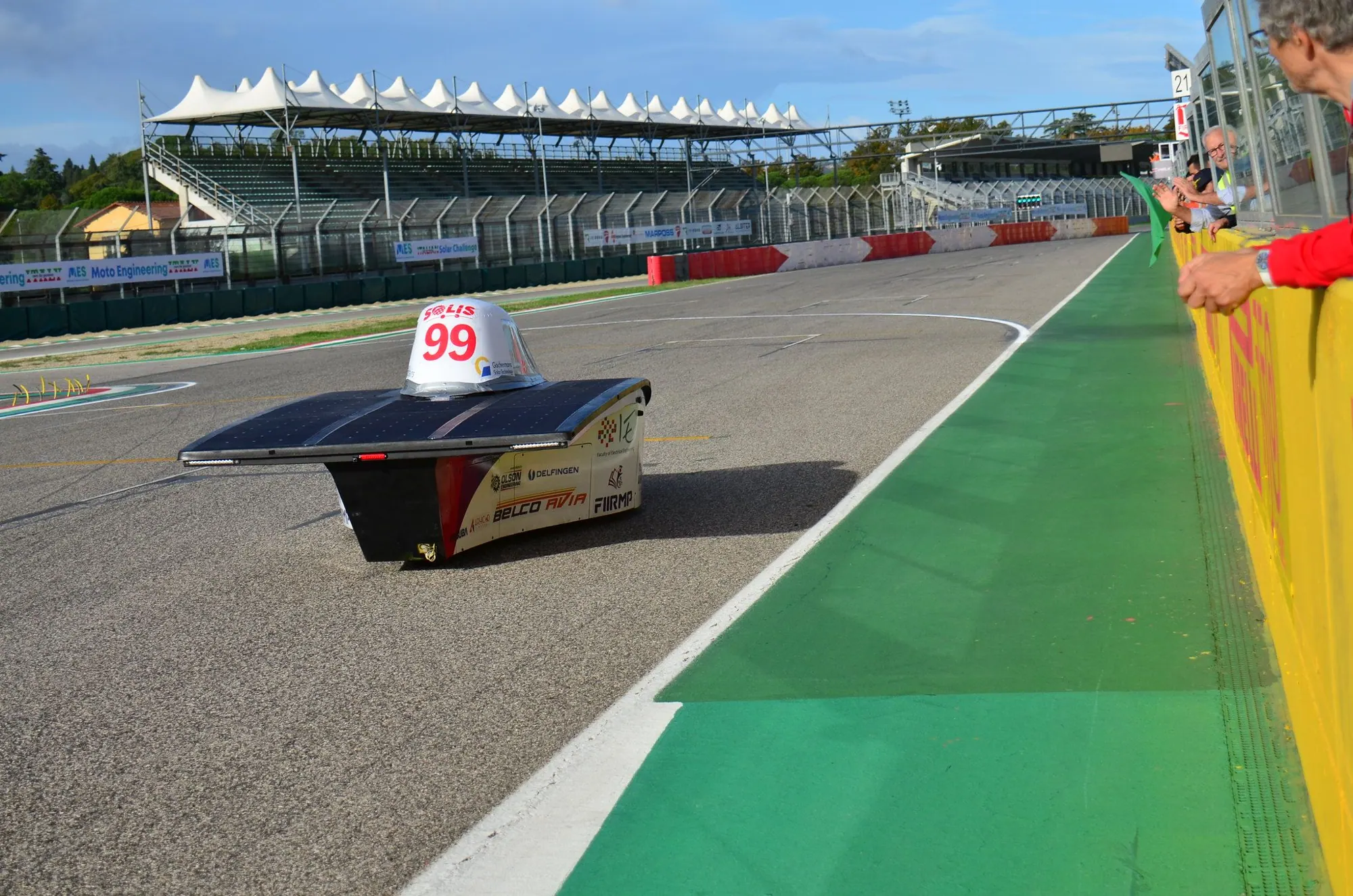 EV2 pe pista de la Imola.